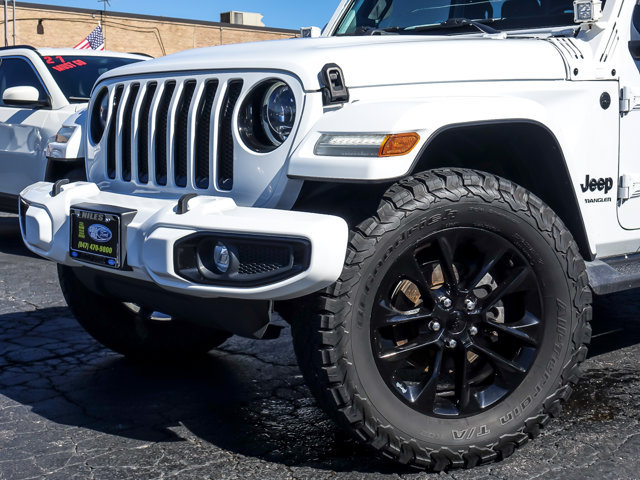 Used 2023 Jeep Wrangler Unlimited Sahara AWD/4WD image 2