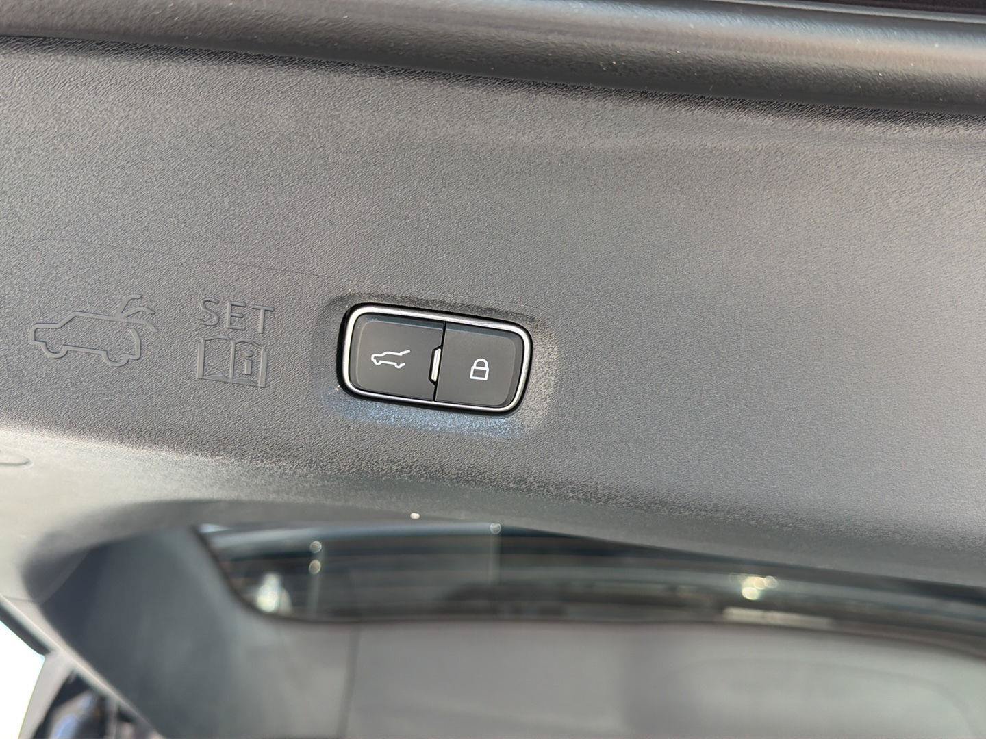 Certified 2025 Ford Expedition Active AWD/4WD image 39
