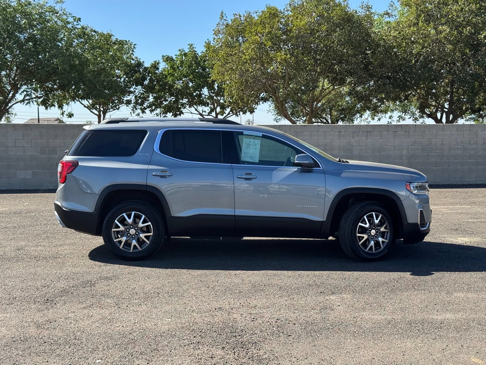 Used 2023 GMC Acadia SLE w/ Driver Convenience Package FWD video 2