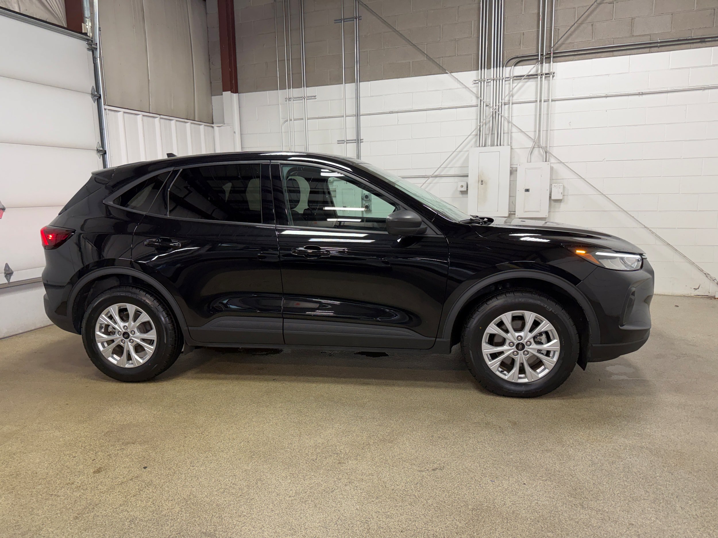 Certified 2025 Ford Escape Active AWD/4WD image 7