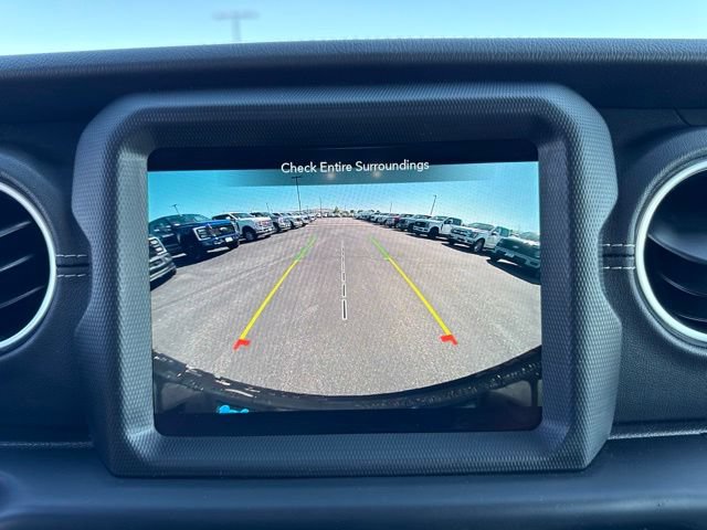 Used 2022 Jeep Wrangler Unlimited Sahara w/ Cold Weather Group AWD/4WD image 30