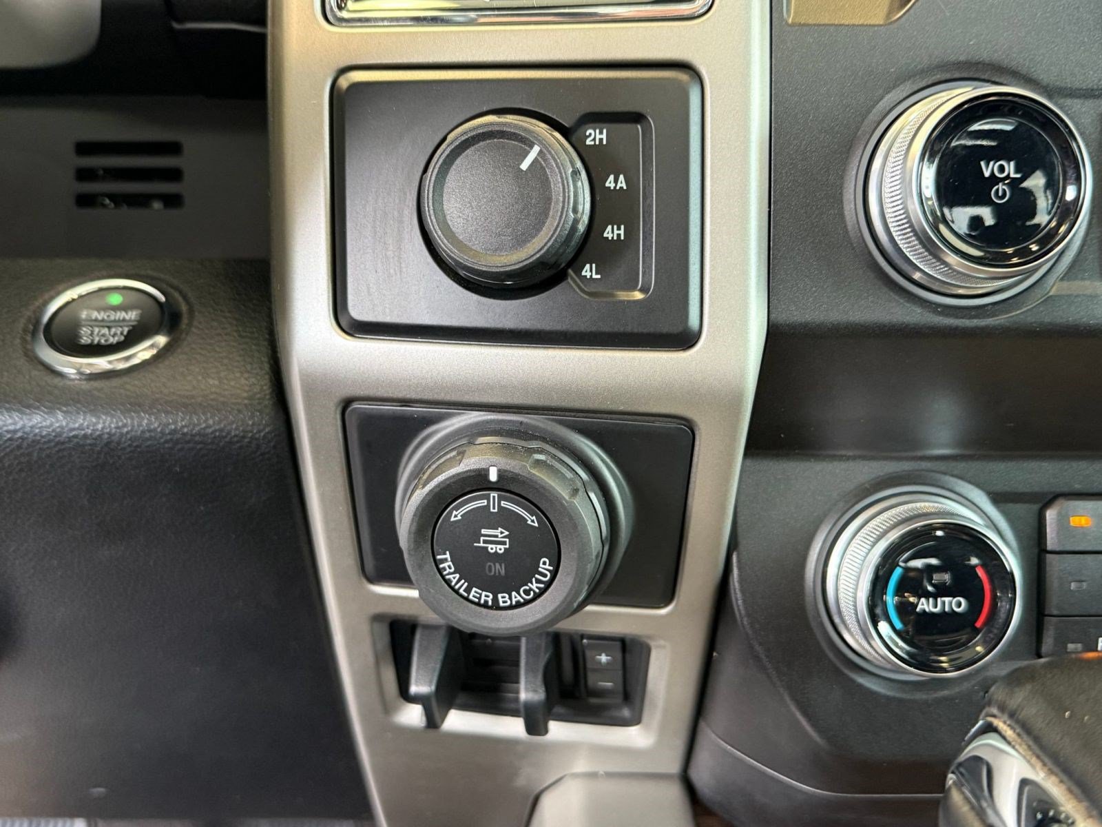 Certified 2019 Ford F150 Lariat w/ Equipment Group 502A Luxury AWD/4WD image 23