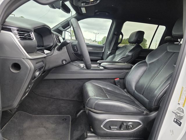 Used 2022 Jeep Wagoneer Series III RWD image 13