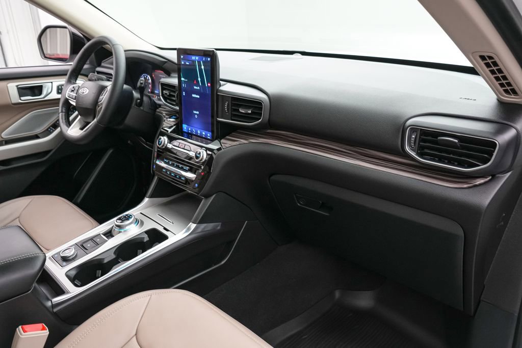 Certified 2023 Ford Explorer Limited w/ Limited Technology Package image 25