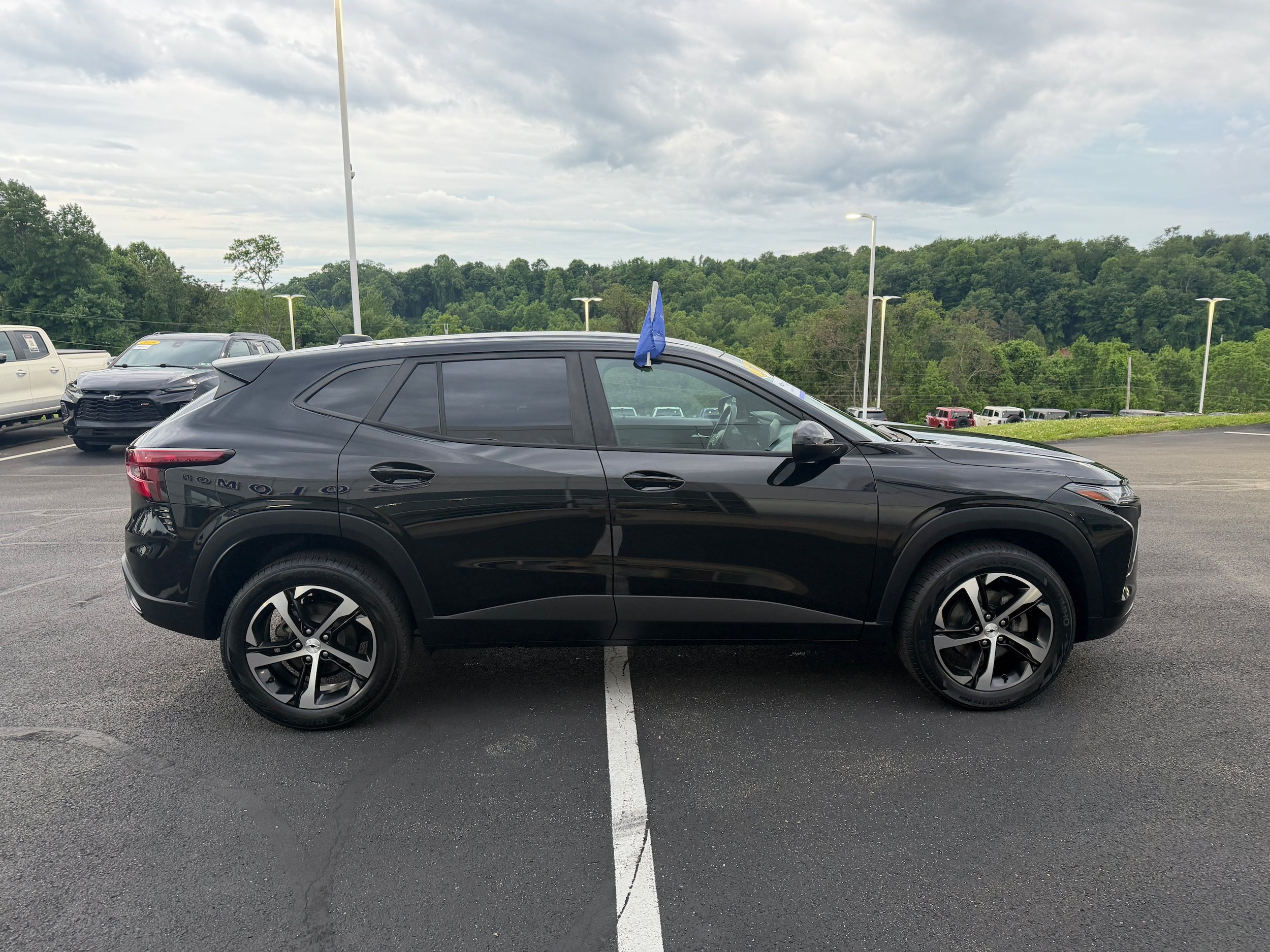 Used 2024 Chevrolet Trax RS FWD image 5
