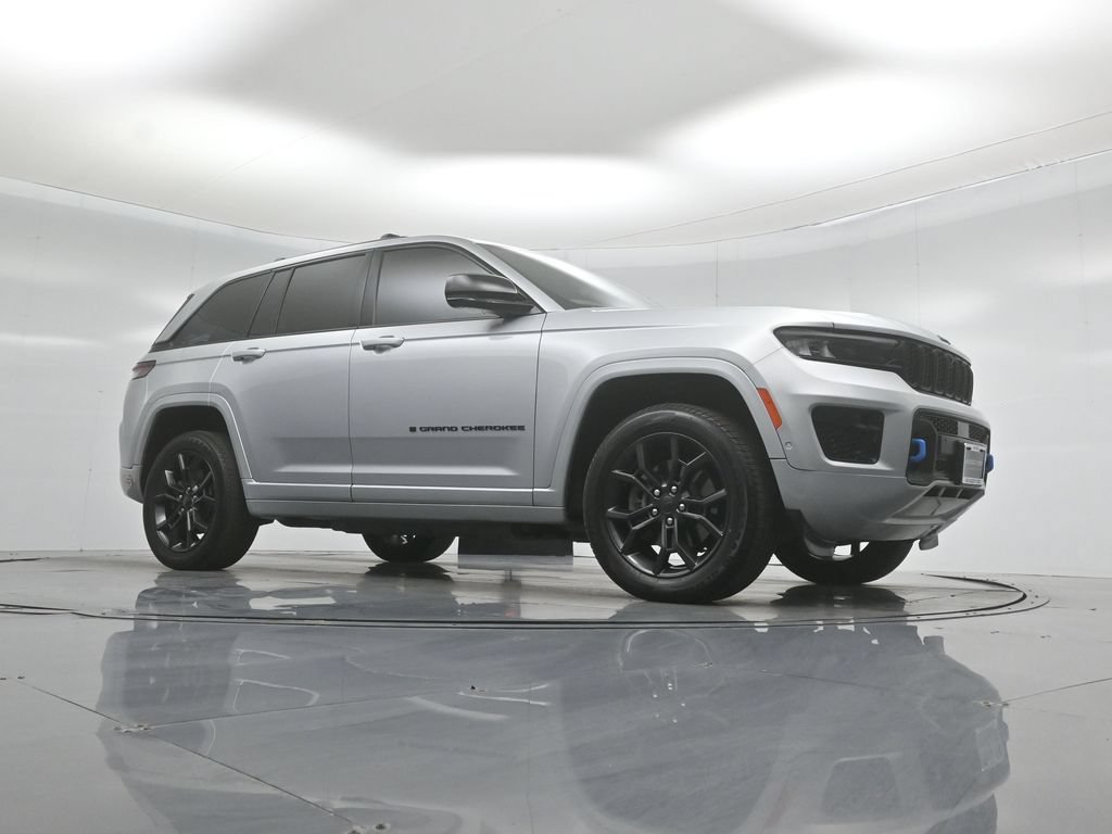 Used 2023 Jeep Grand Cherokee 30th Anniversary AWD/4WD image 4