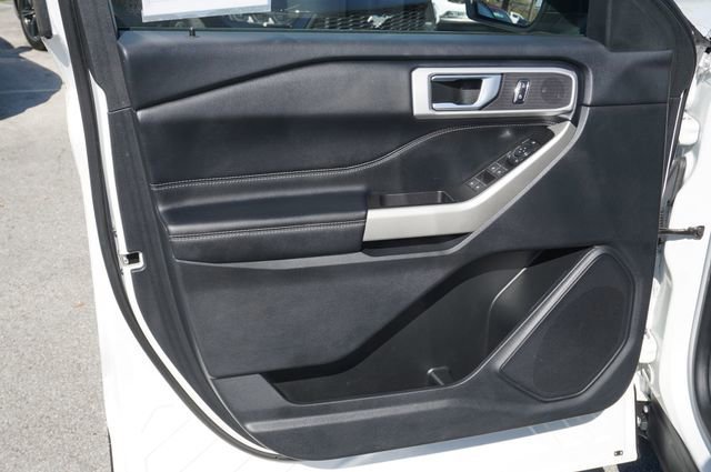 Certified 2022 Ford Explorer XLT w/ Equipment Group 202A image 30