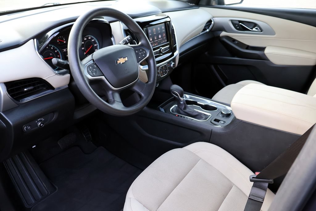 Used 2022 Chevrolet Traverse LS AWD/4WD image 4
