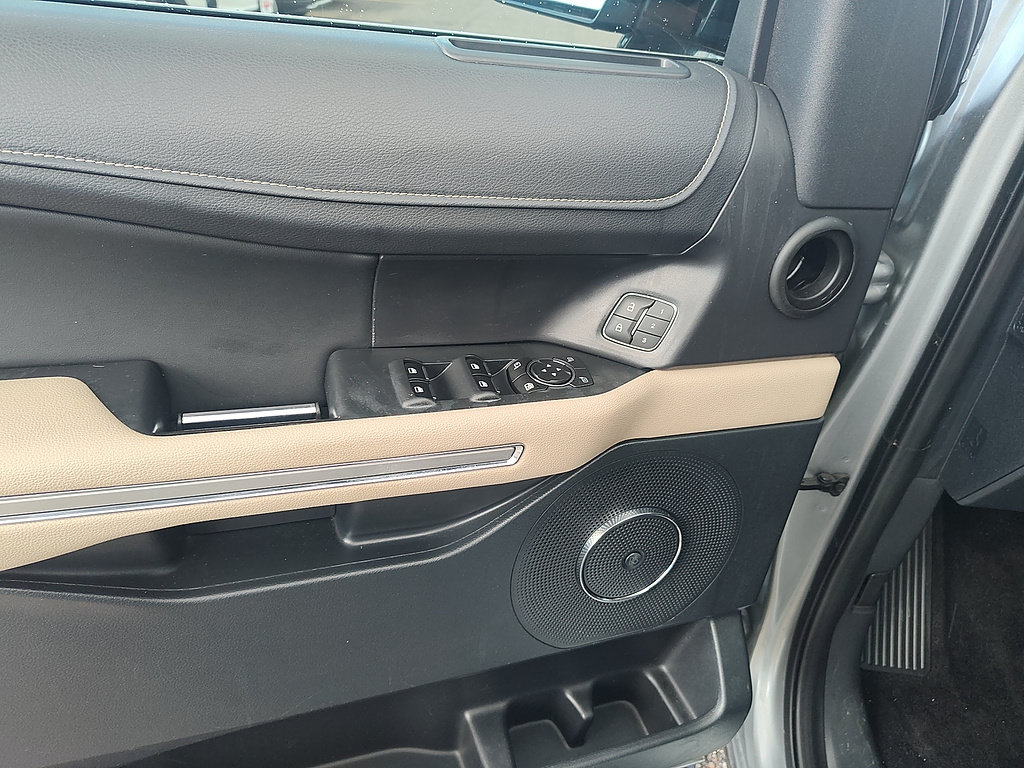 Certified 2022 Ford Expedition Limited AWD/4WD image 9