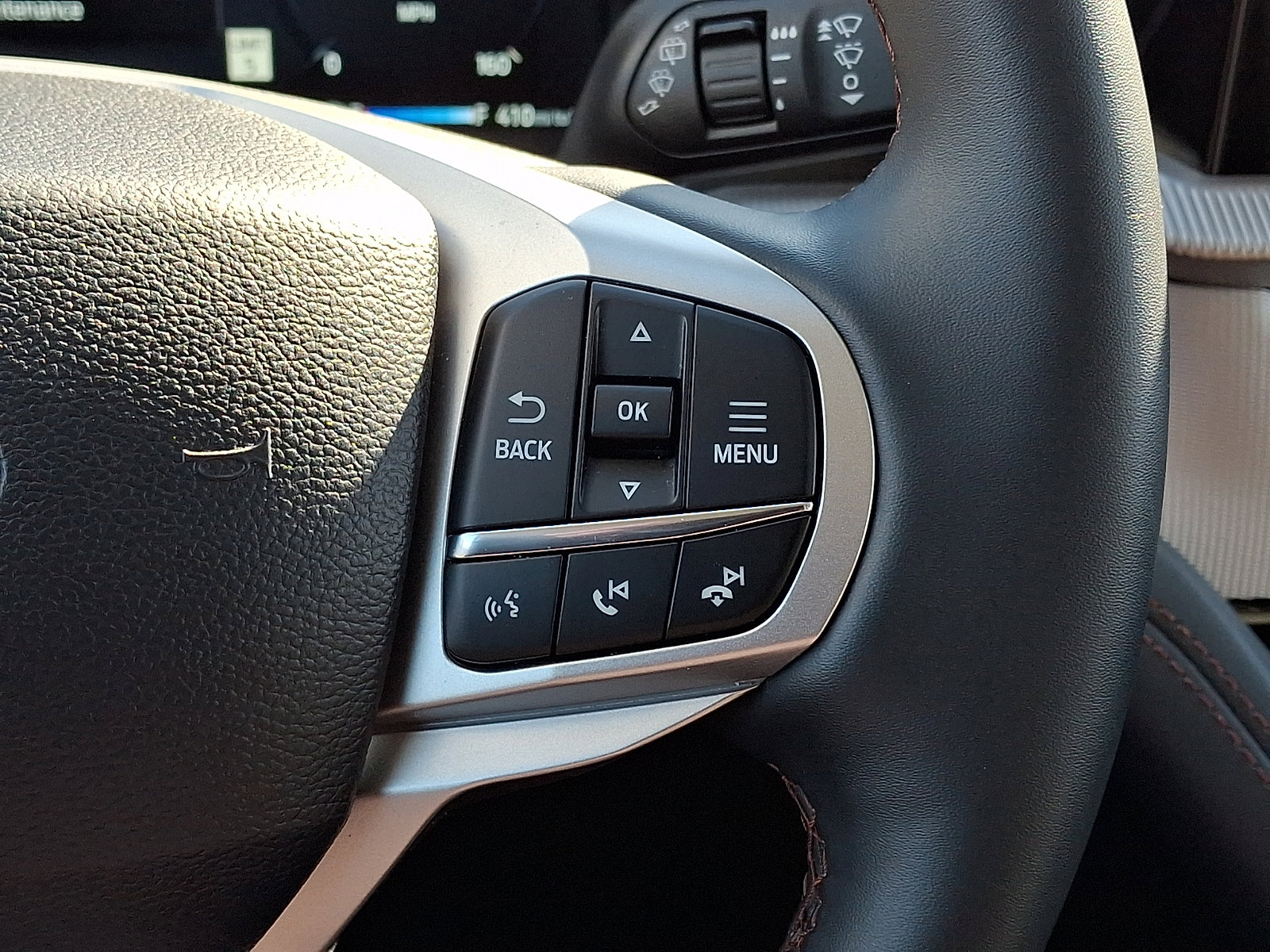 Certified 2025 Ford Explorer Active AWD/4WD image 24