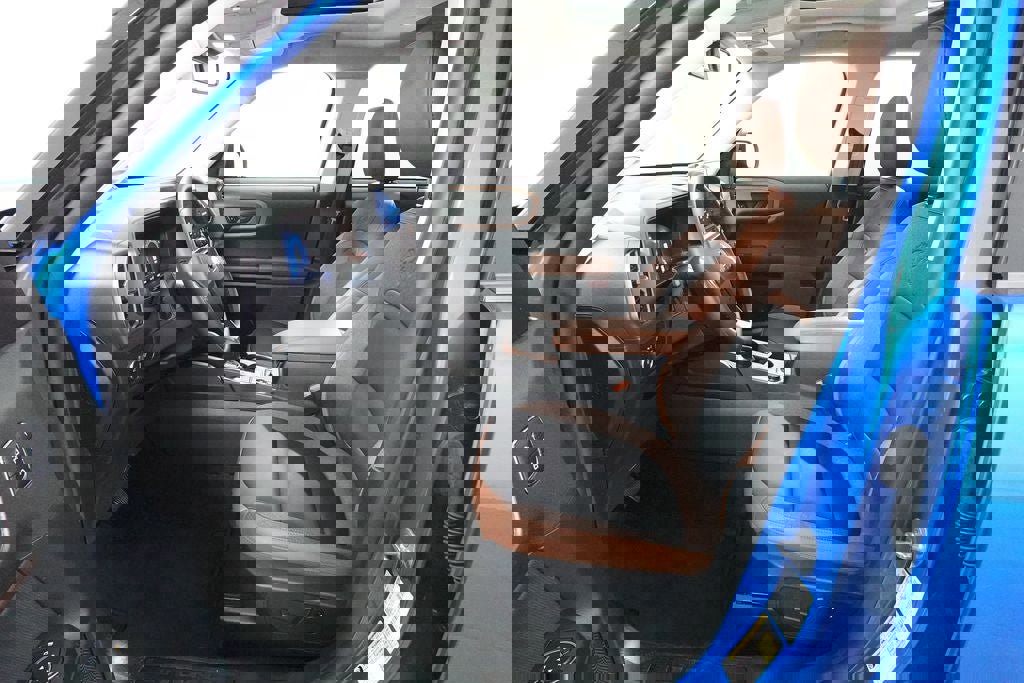 Certified 2025 Ford Bronco Sport Outer Banks w/ Outer Banks Tech Package+ AWD/4WD image 25