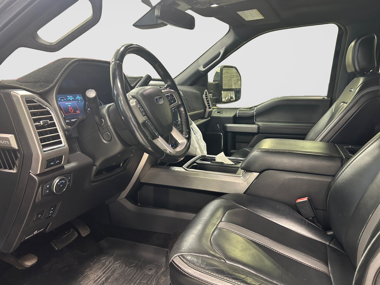 Certified 2018 Ford F350 Platinum w/ Platinum Ultimate Package AWD/4WD image 9
