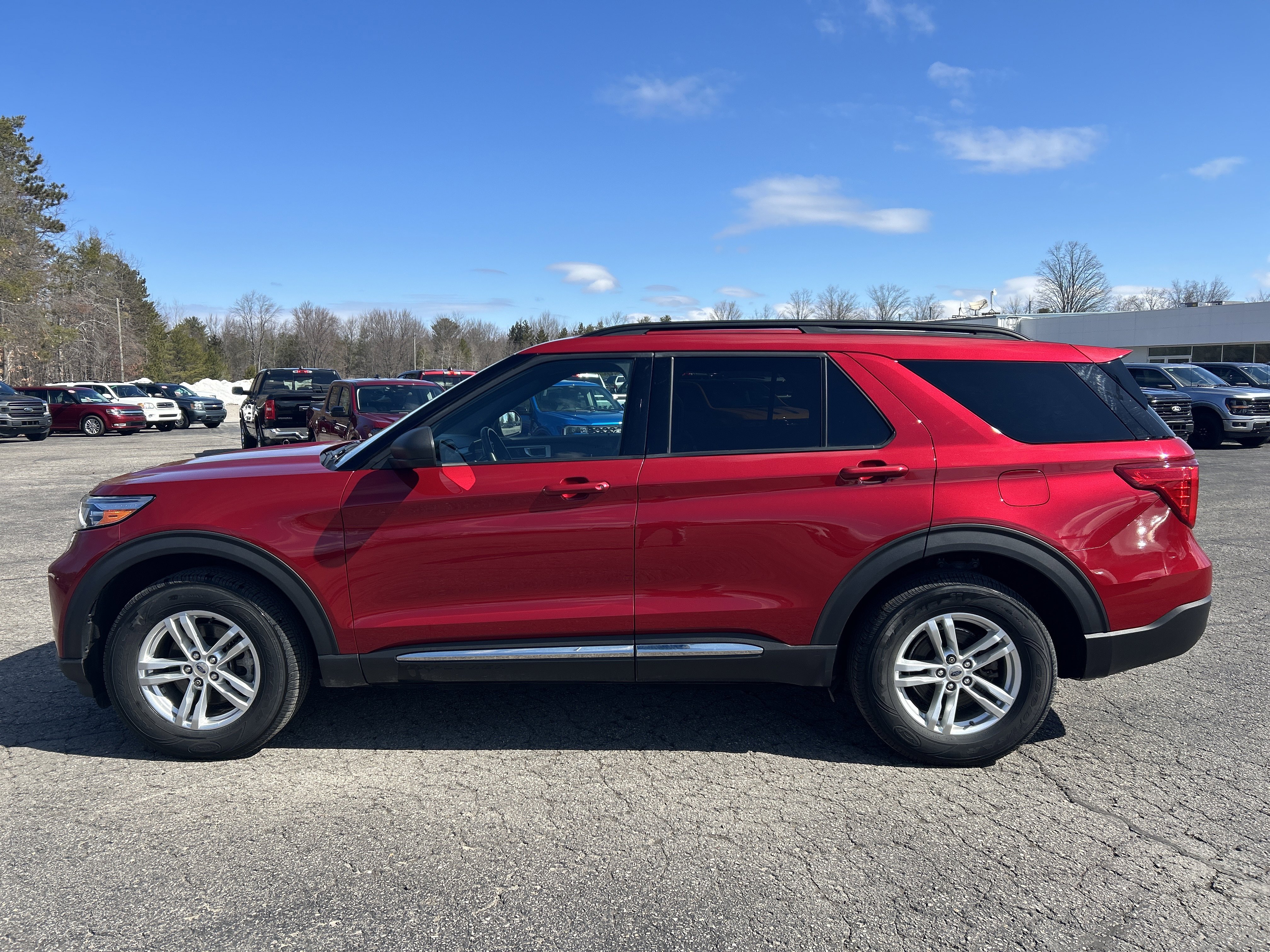 Certified 2020 Ford Explorer XLT w/ Equipment Group 202A AWD/4WD image 7