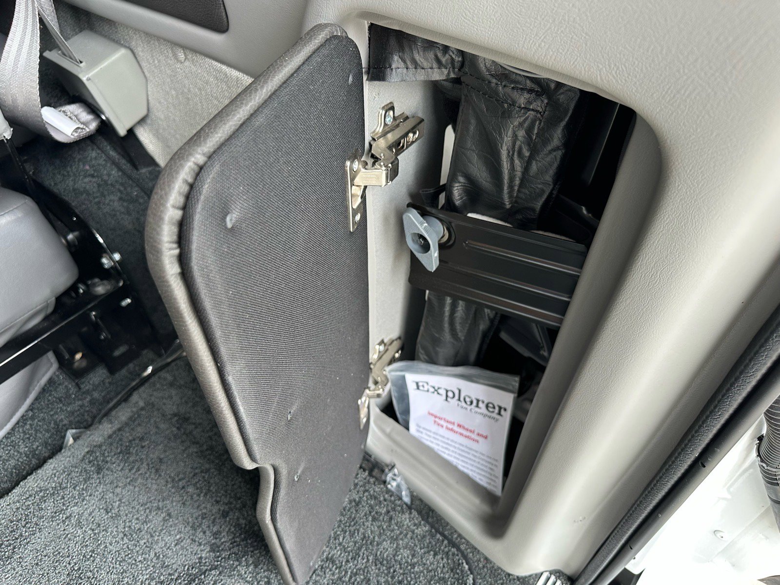 Used 2020 Chevrolet Express 2500 w/ Enhanced Convenience Package RWD image 33