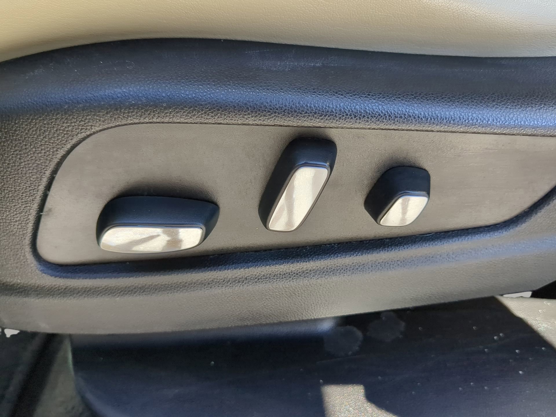 Used 2017 Cadillac XT5 Luxury w/ Driver Awareness Package image 61