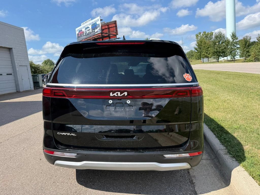 Used 2024 Kia Carnival EX FWD image 7