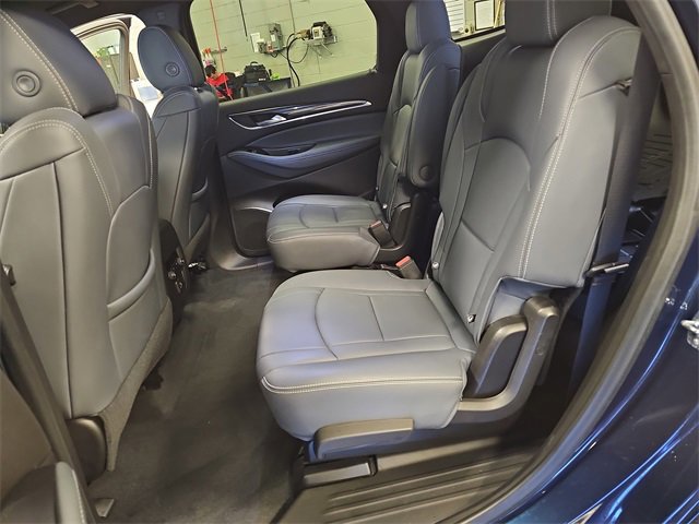 Used 2022 Buick Enclave Essence image 15