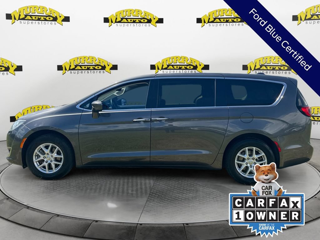 Used 2020 Chrysler Pacifica Touring FWD image 3