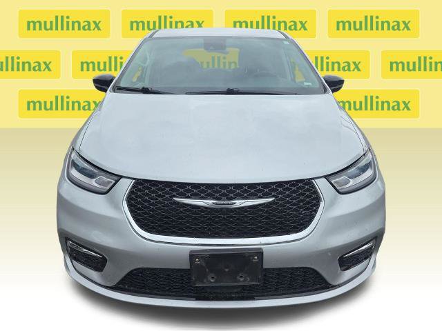 Used 2024 Chrysler Pacifica Touring-L FWD image 16