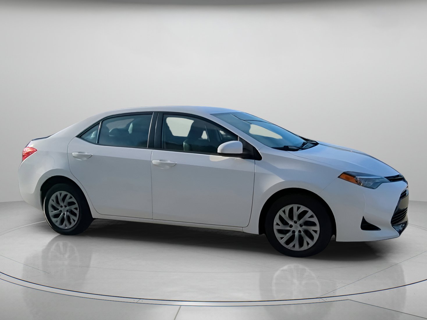 Used 2018 Toyota Corolla LE image 34