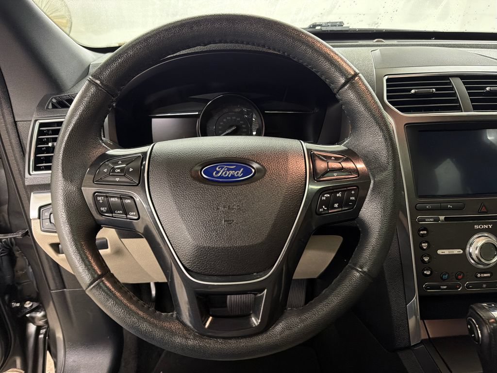 Certified 2018 Ford Explorer Limited FWD image 20