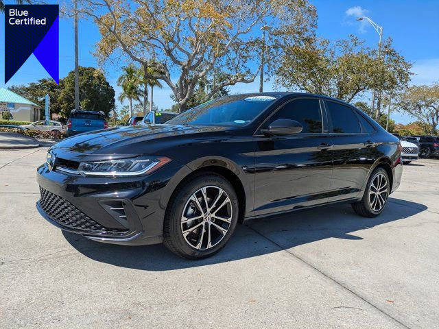 Used 2025 Volkswagen Jetta Sport image 1