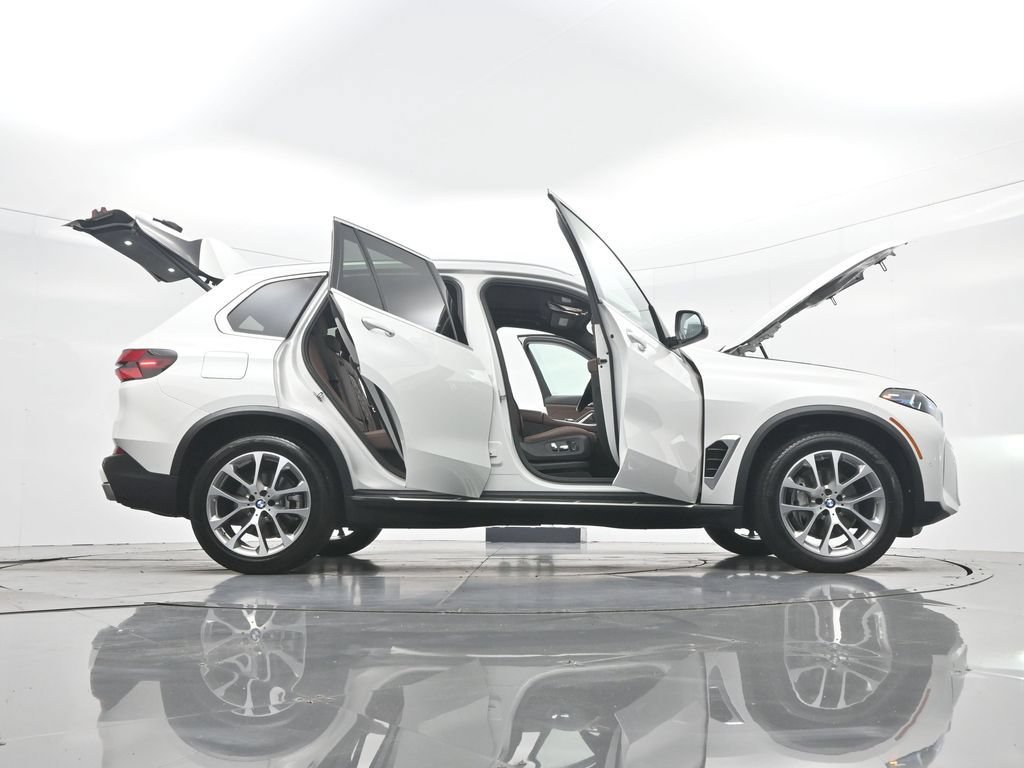 Used 2025 BMW X5 xDrive40i AWD/4WD image 45
