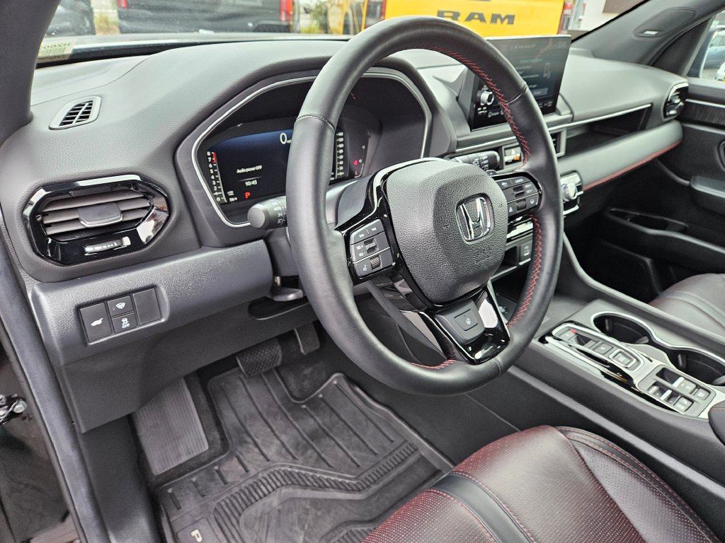 Used 2025 Honda Pilot Black Edition image 21