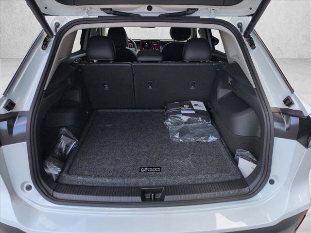 Used 2025 Volkswagen Tiguan SE AWD/4WD image 6