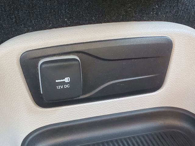 Used 2023 Chrysler Voyager LX image 21