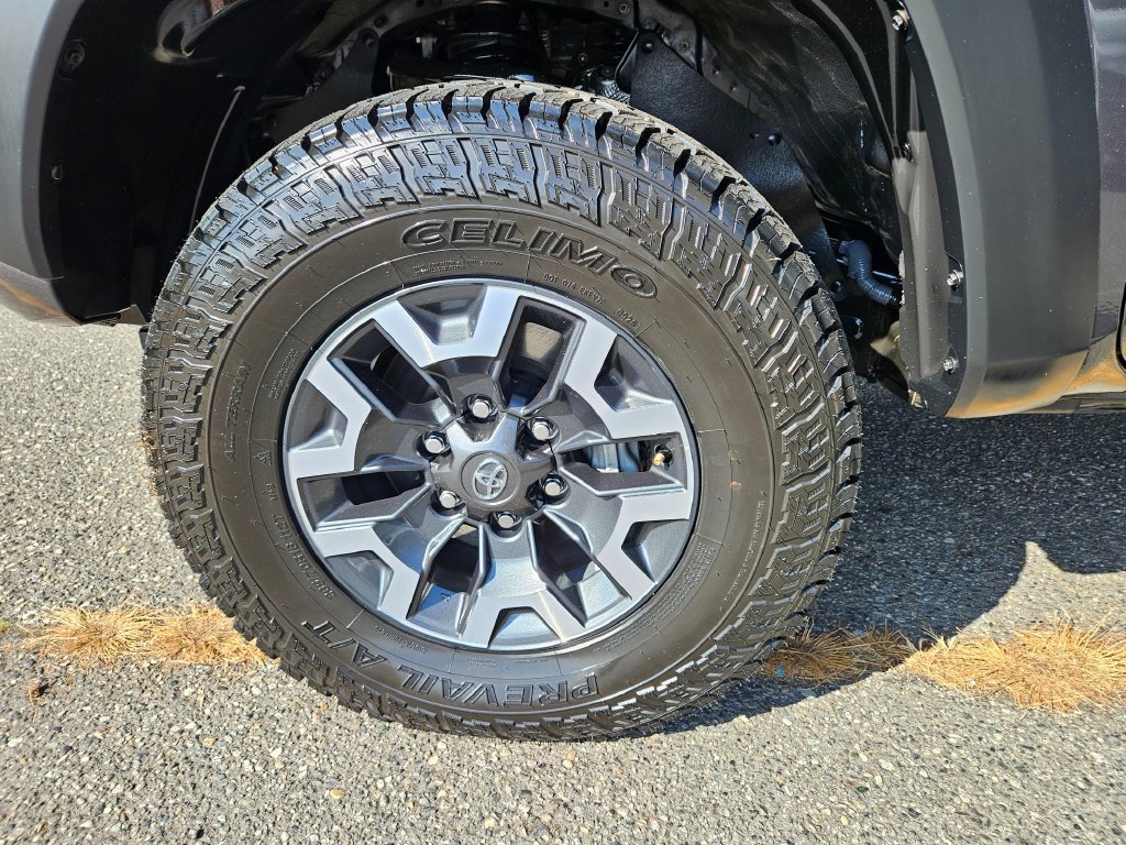 Used 2022 Toyota Tacoma TRD Off-Road AWD/4WD image 9