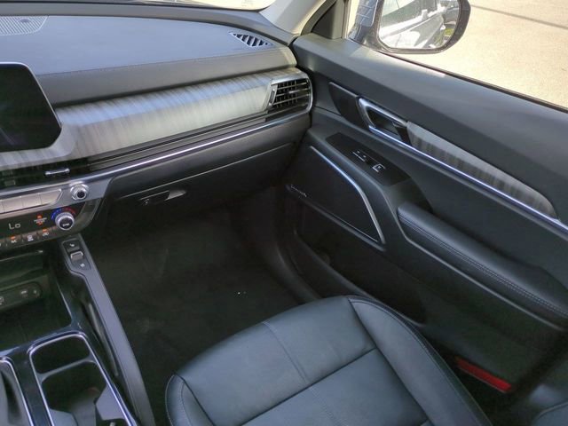 Used 2025 Kia Telluride SX w/ SX Captain's Chair Package image 17