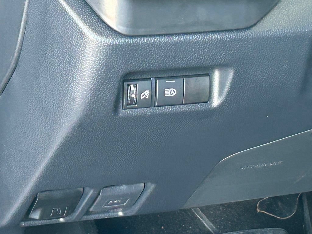 Used 2020 Toyota RAV4 XLE FWD image 35
