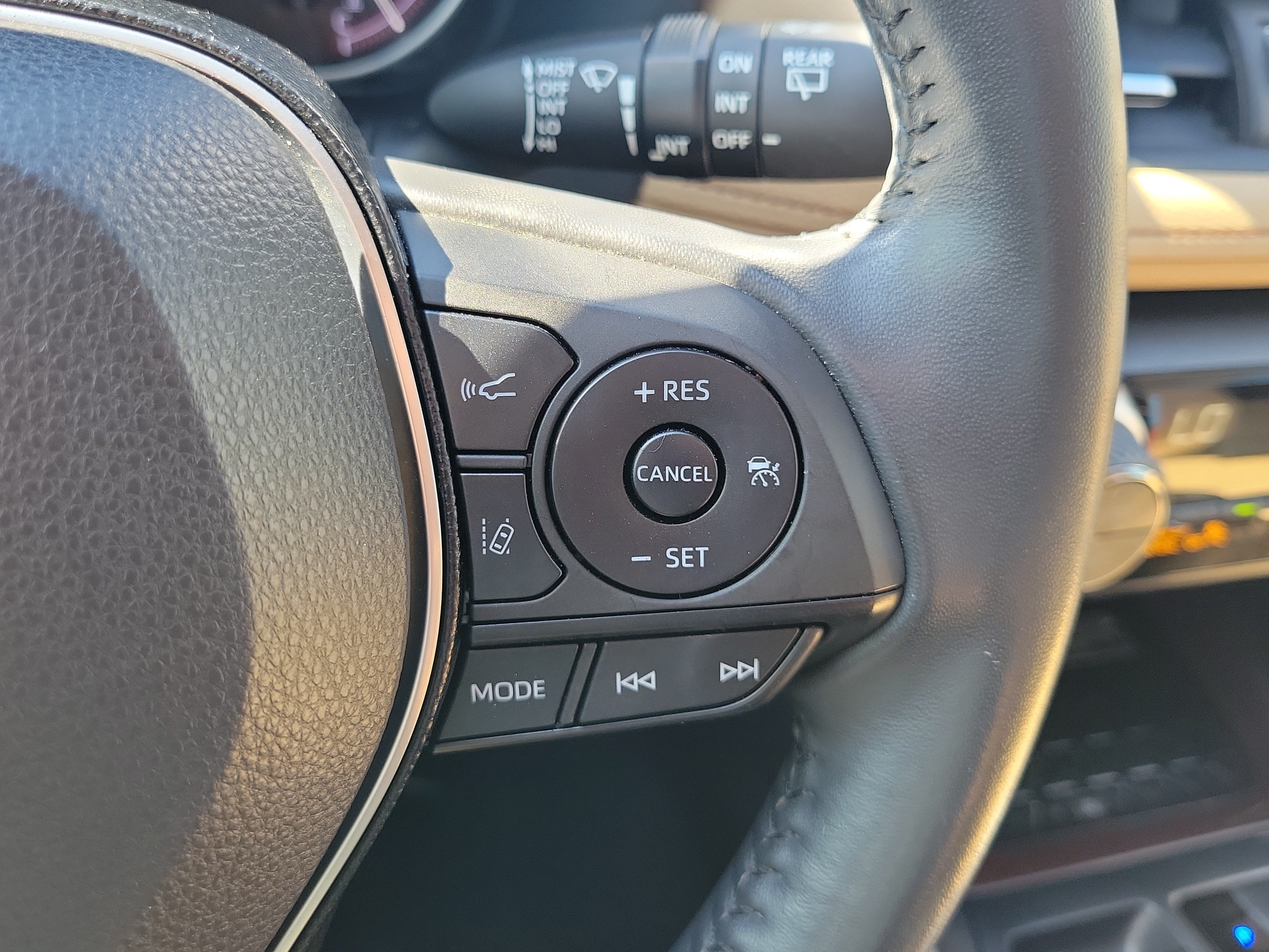 Used 2019 Toyota RAV4 Limited w/ Advanced Technology Package FWD image 24
