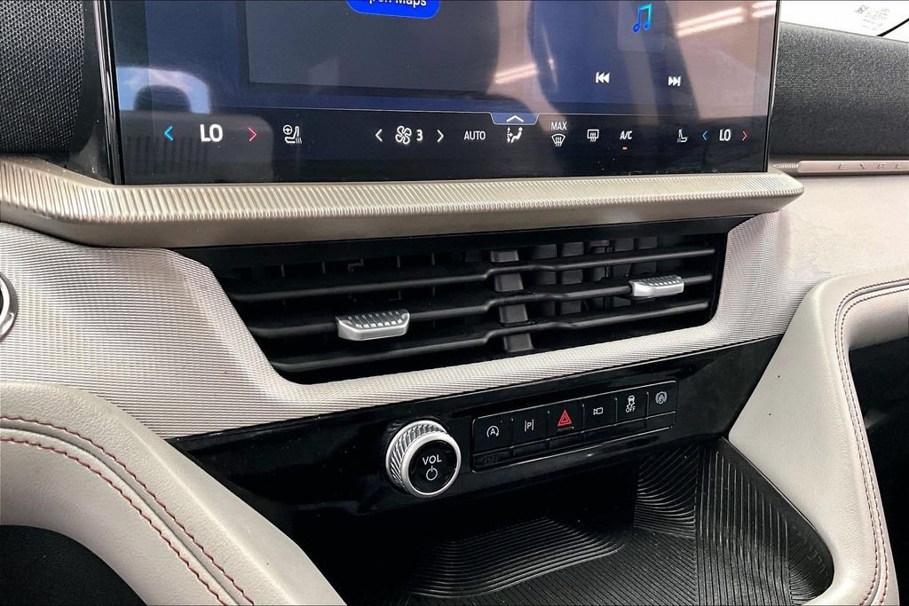 Certified 2025 Ford Explorer Active w/ Active Comfort Package AWD/4WD image 32