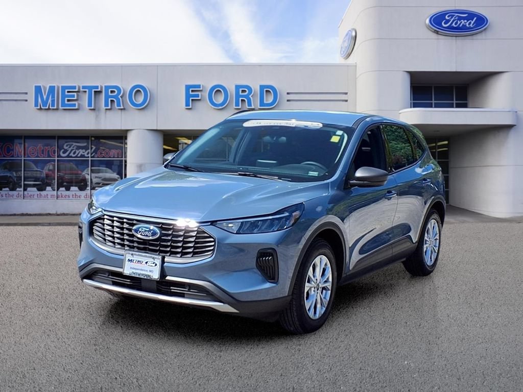 Certified 2025 Ford Escape Active w/ Cold Weather Package FWD image 7