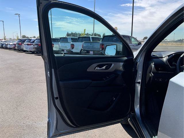 Used 2023 Chevrolet Traverse LT FWD image 21