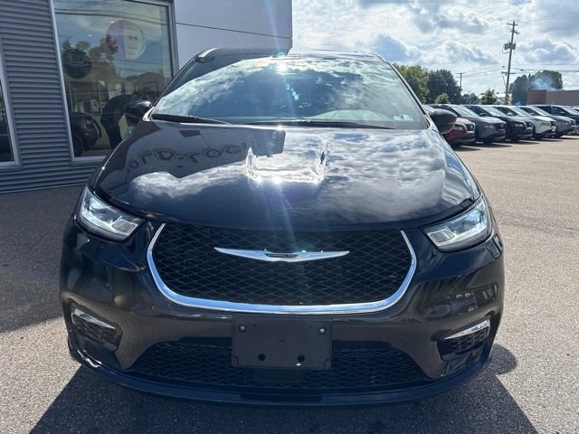 Used 2025 Chrysler Pacifica Select FWD image 3