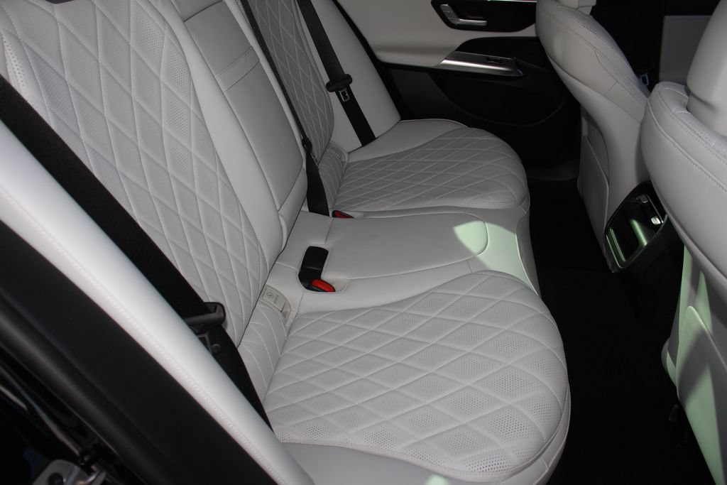 Used 2025 Mercedes-Benz E 350 Sedan image 25