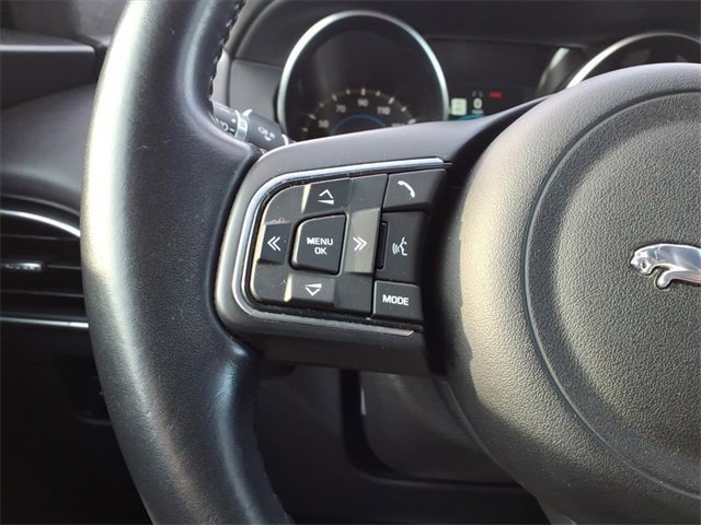 Used 2020 Jaguar F-PACE Premium image 16