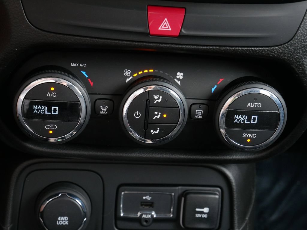 Used 2017 Jeep Renegade Latitude w/ Popular Equipment Group AWD/4WD image 23