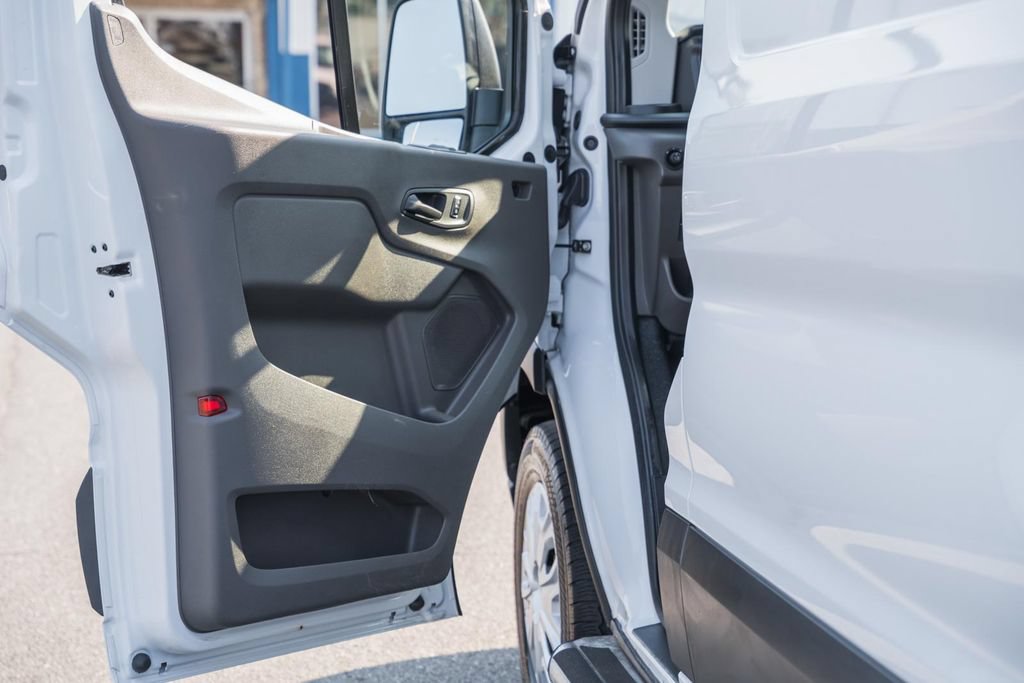 Certified 2025 Ford Transit 250 Low Roof w/ Exterior Upgrade Package RWD image 39