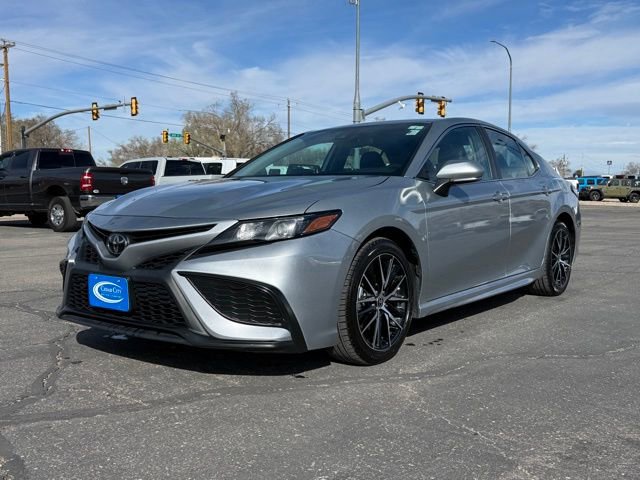 Used 2024 Toyota Camry SE image 3