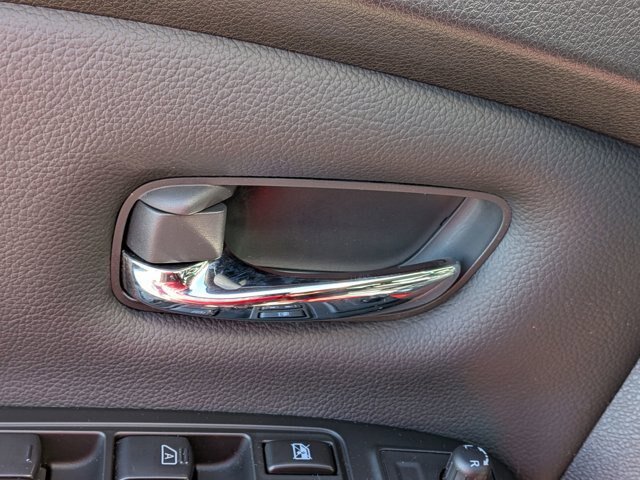 Used 2024 Nissan Titan SV w/ SV Convenience Package AWD/4WD image 13