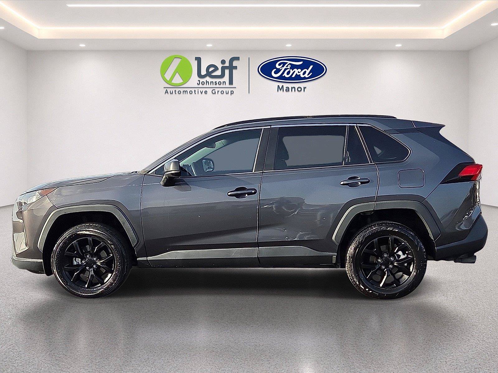 Used 2021 Toyota RAV4 LE FWD image 4