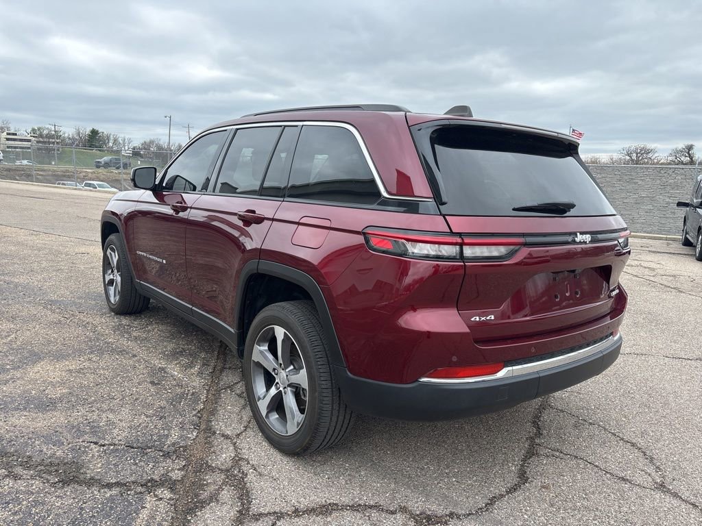 Used 2024 Jeep Grand Cherokee Limited image 2