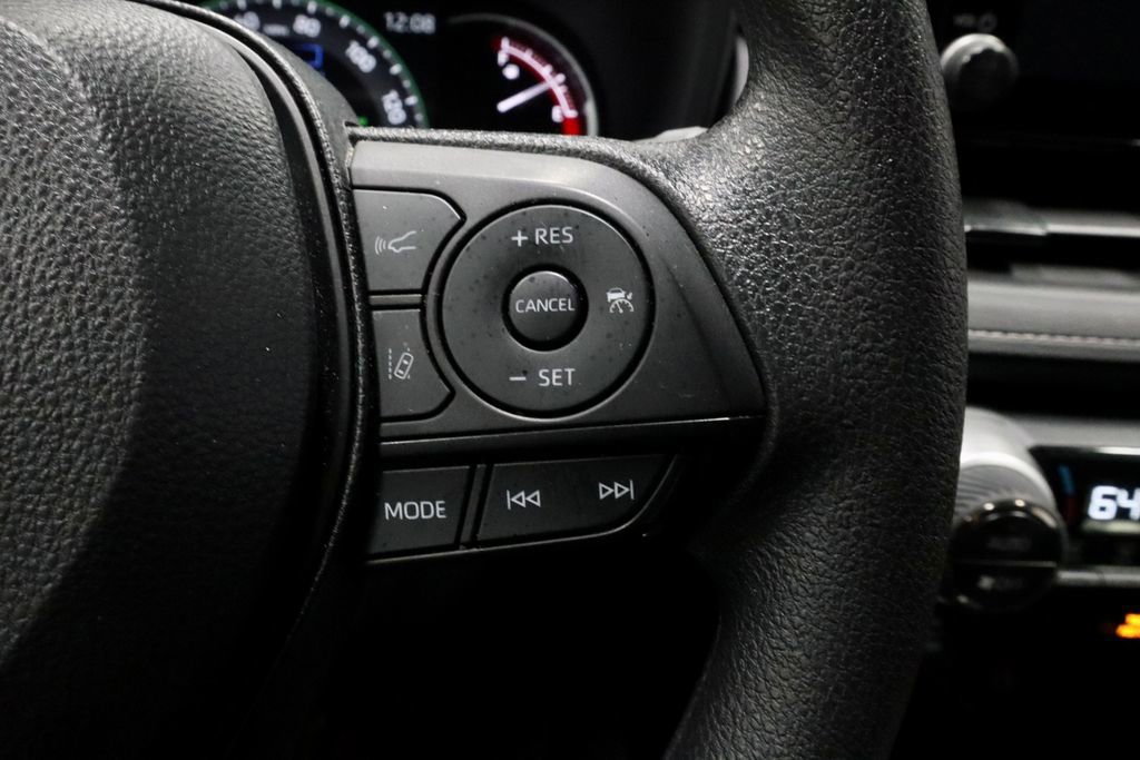 Used 2025 Toyota RAV4 XLE image 28