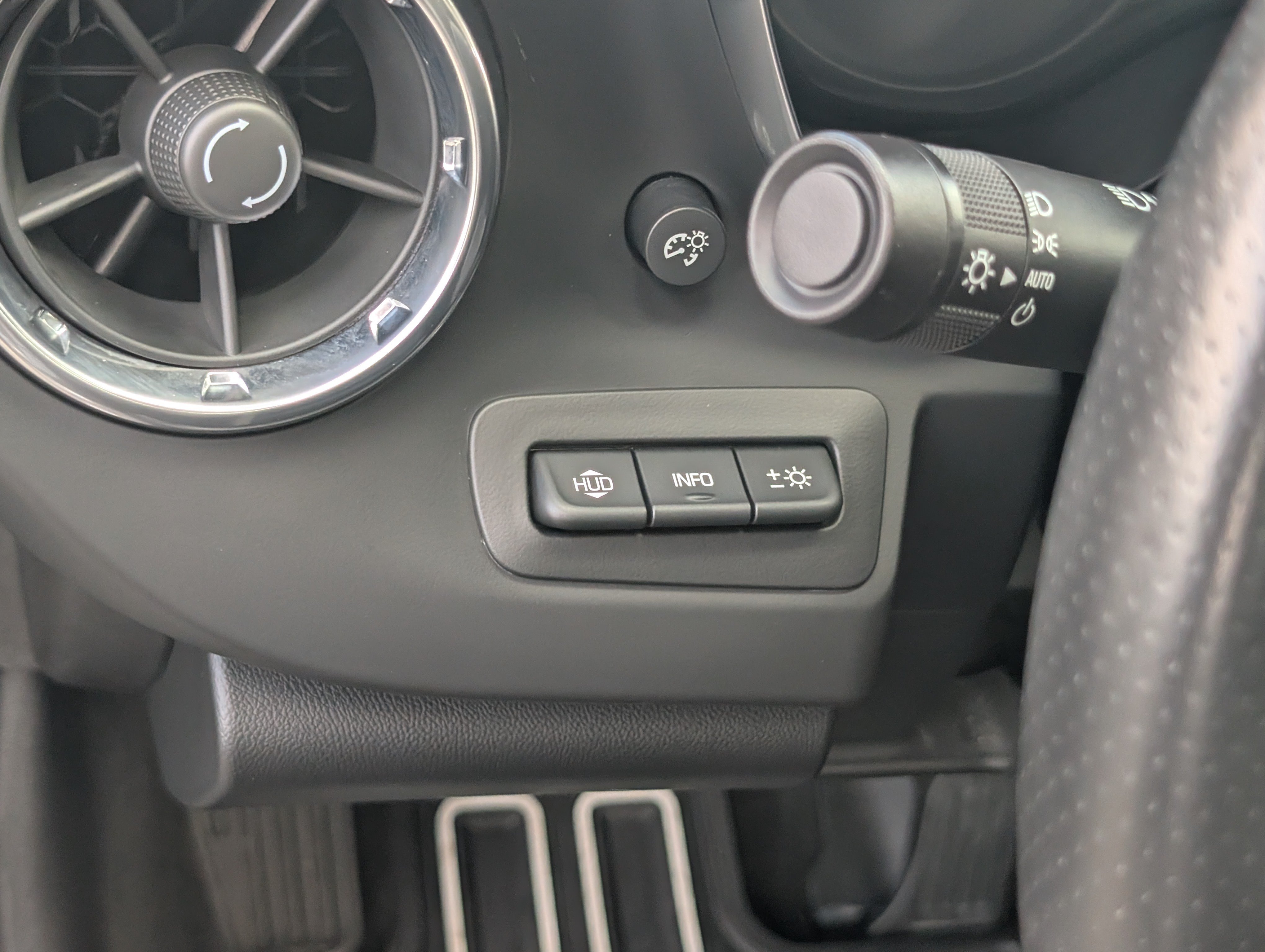 Used 2018 Chevrolet Camaro SS RWD image 18