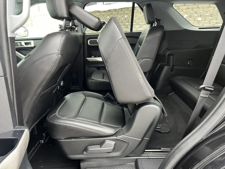 Certified 2022 Ford Explorer XLT w/ Equipment Group 202A image 11