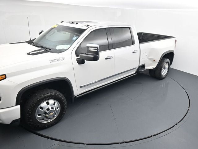 Used 2025 Chevrolet Silverado 3500 High Country w/ High Country Premium Package AWD/4WD image 25